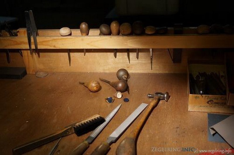 Zegelring handwerk schermen werkblad edelsmid